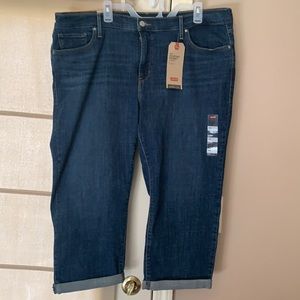 Brand New Levi Capris size 20W